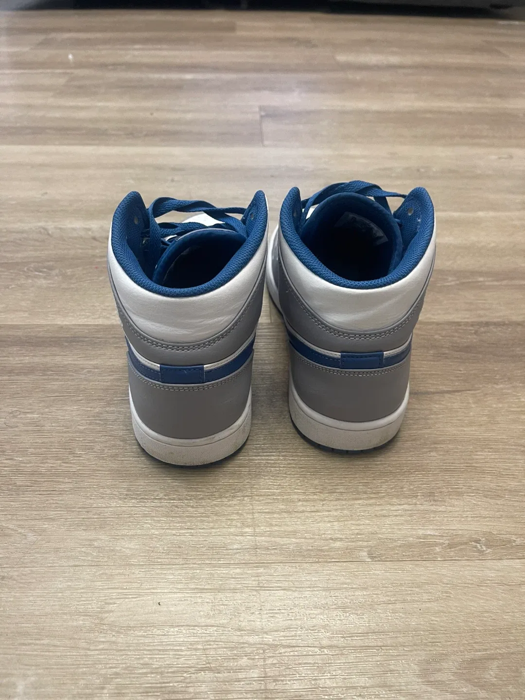 Air Jordan 1 Mid Grey Blue image indicator(5)