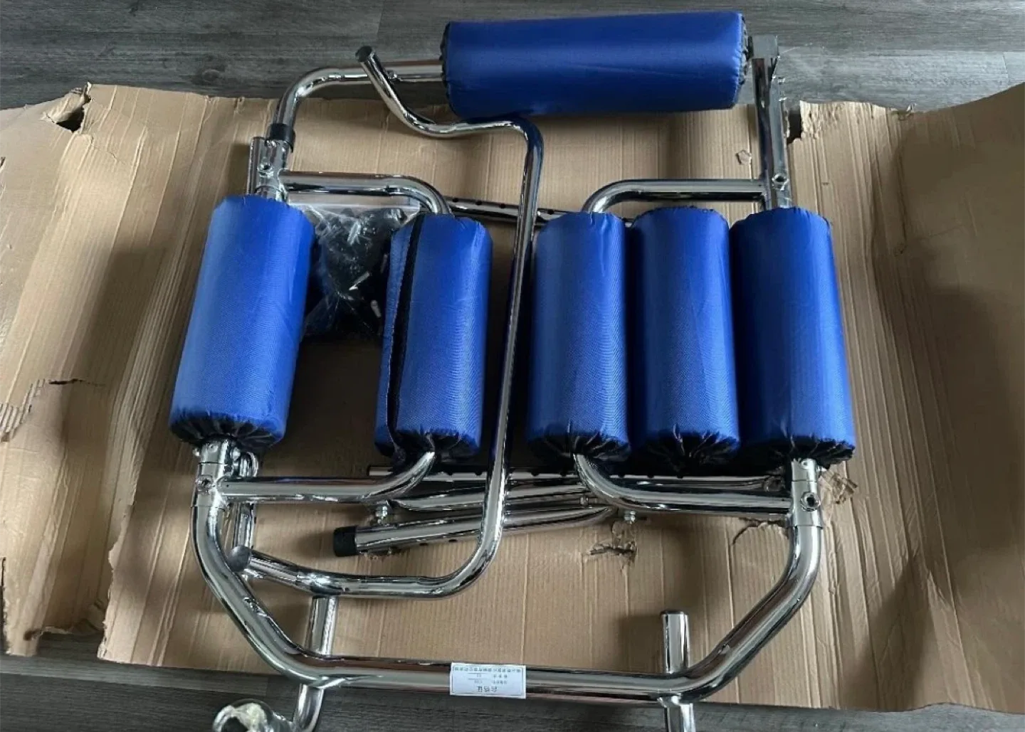 NEW Walking Frame with 8 Wheels and Seat image indicator(4)