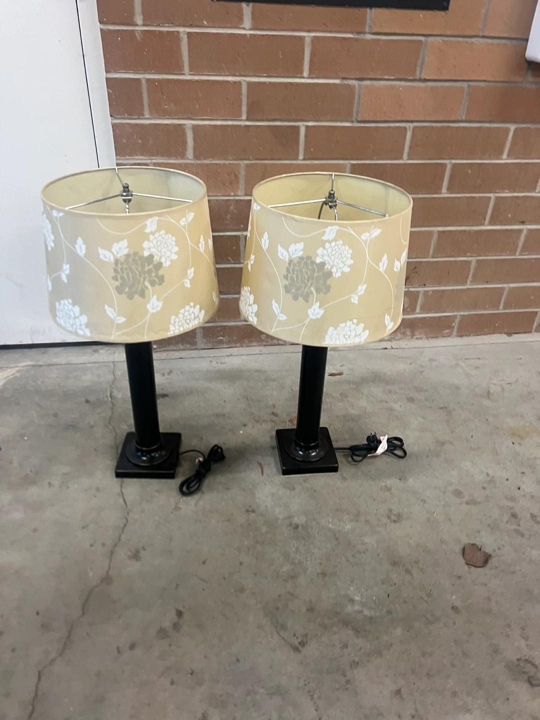 Pair of Floral Patterned Table Lamps - photo 2
