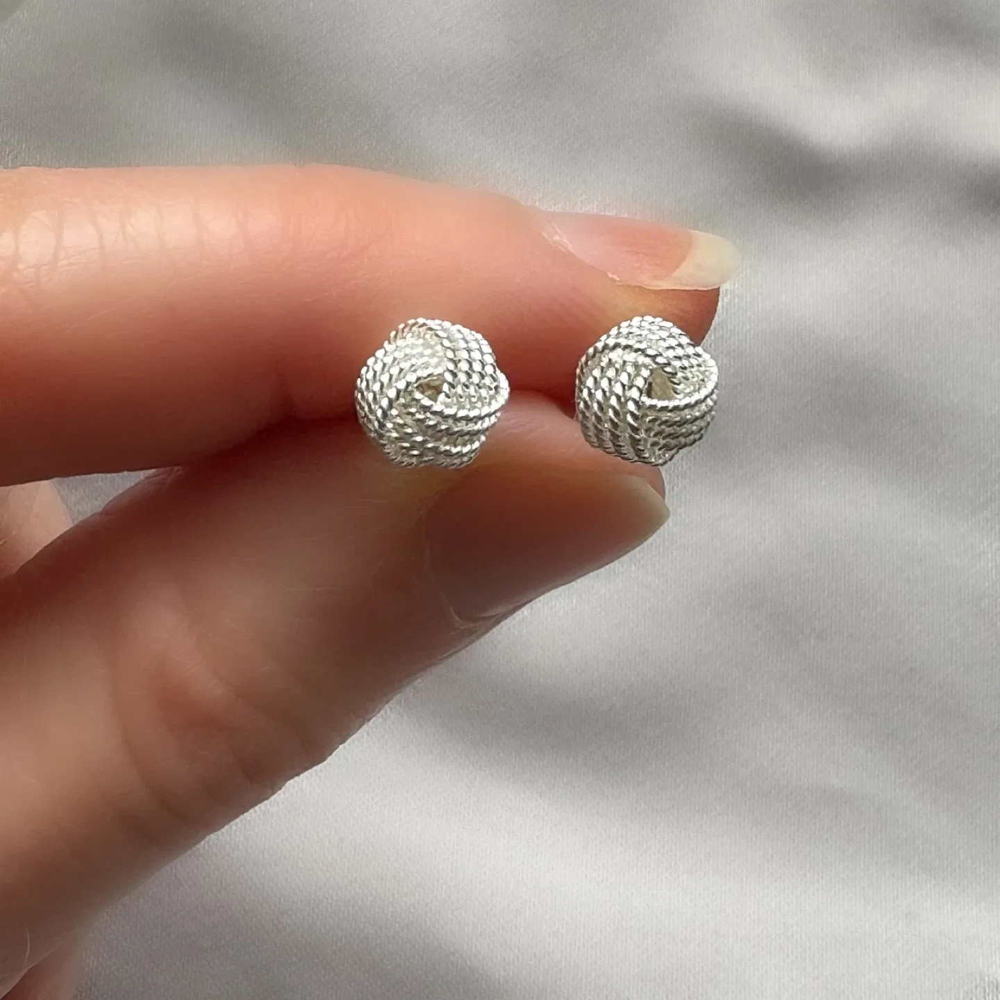 Argento Vivo Sterling Silver Knot Earrings image indicator(4)