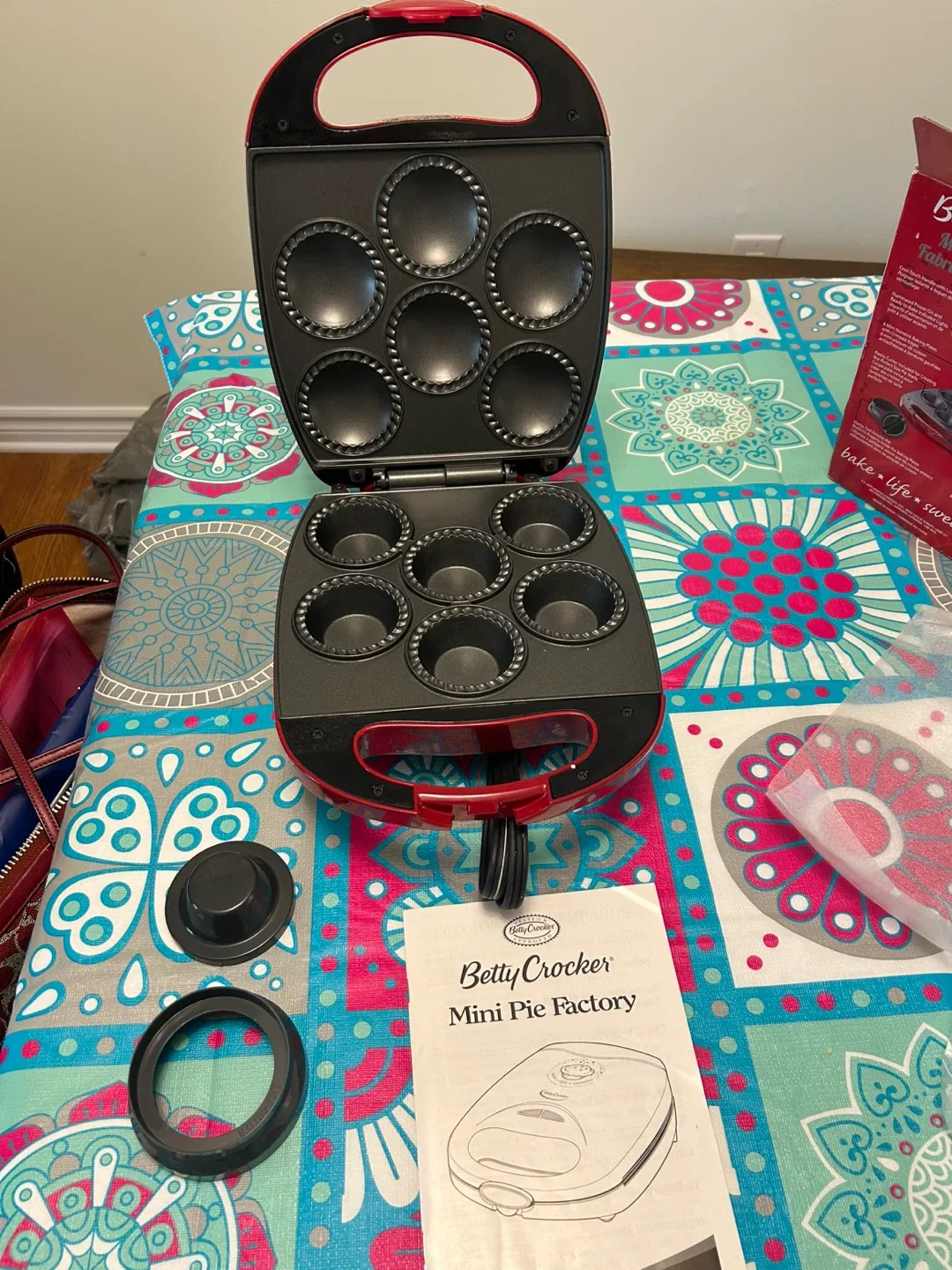 Betty Crocker Mini Pie Factory image indicator(2)