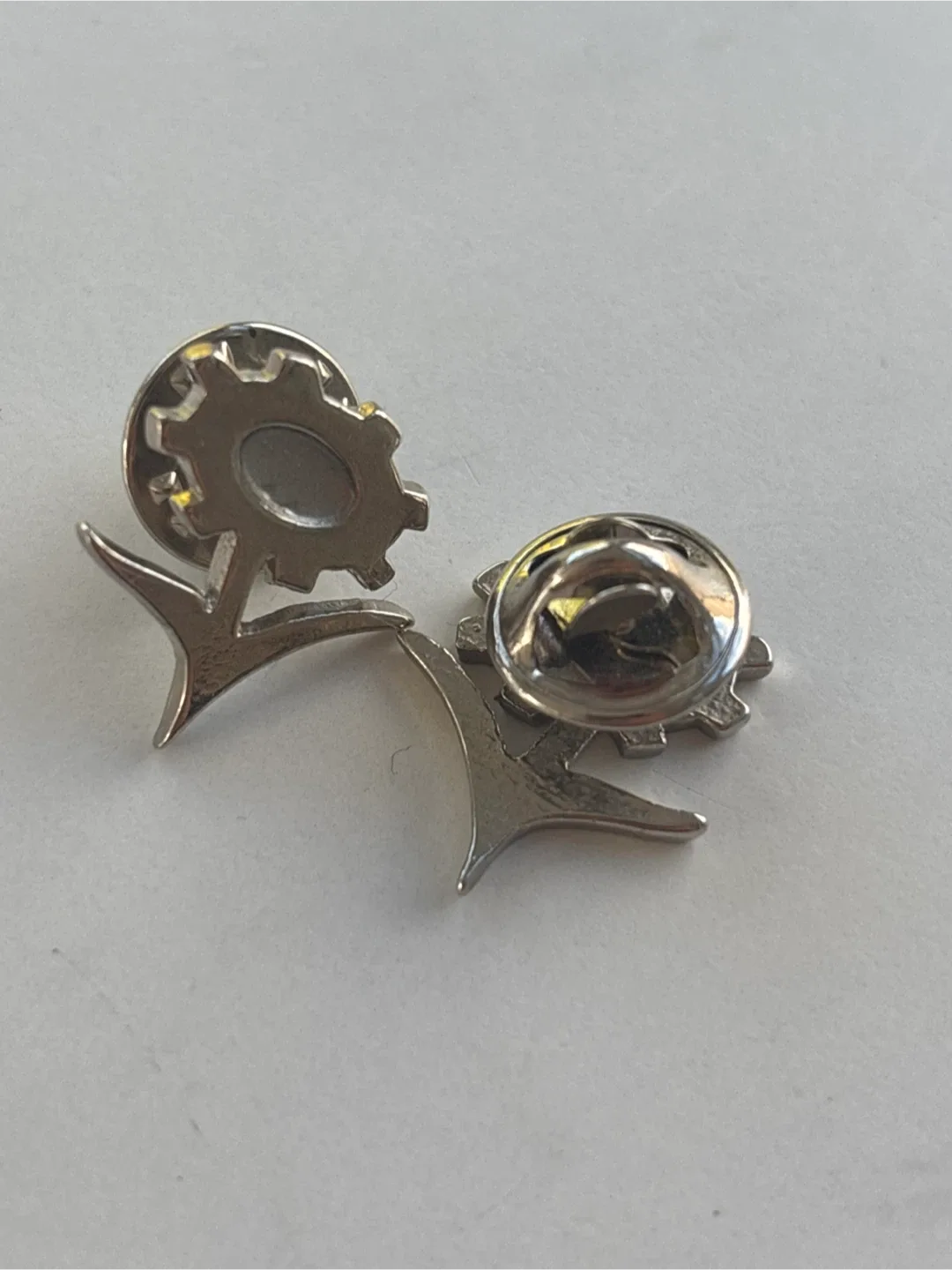 Pin Set - Gear & Arrow Design image indicator(3)