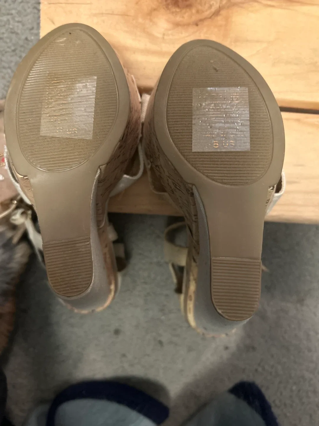 ShoeDazzle Wedge Heels - Size 8 image indicator(7)