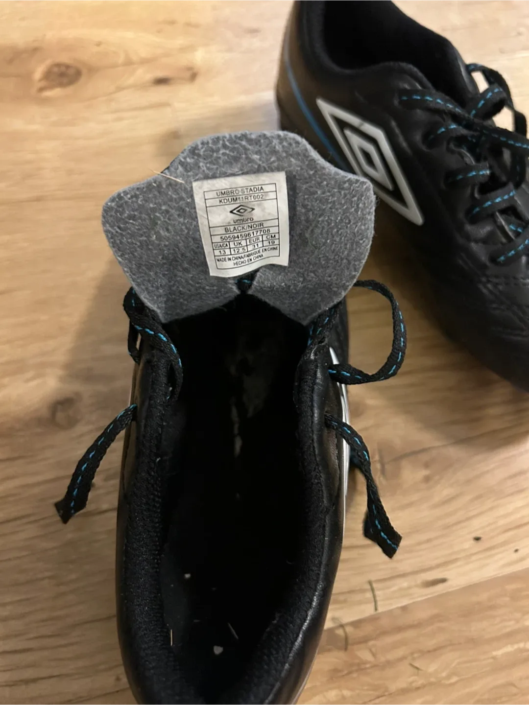 Umbro Stadia Soccer Cleats - Black, Size UK 12.5 image indicator(2)