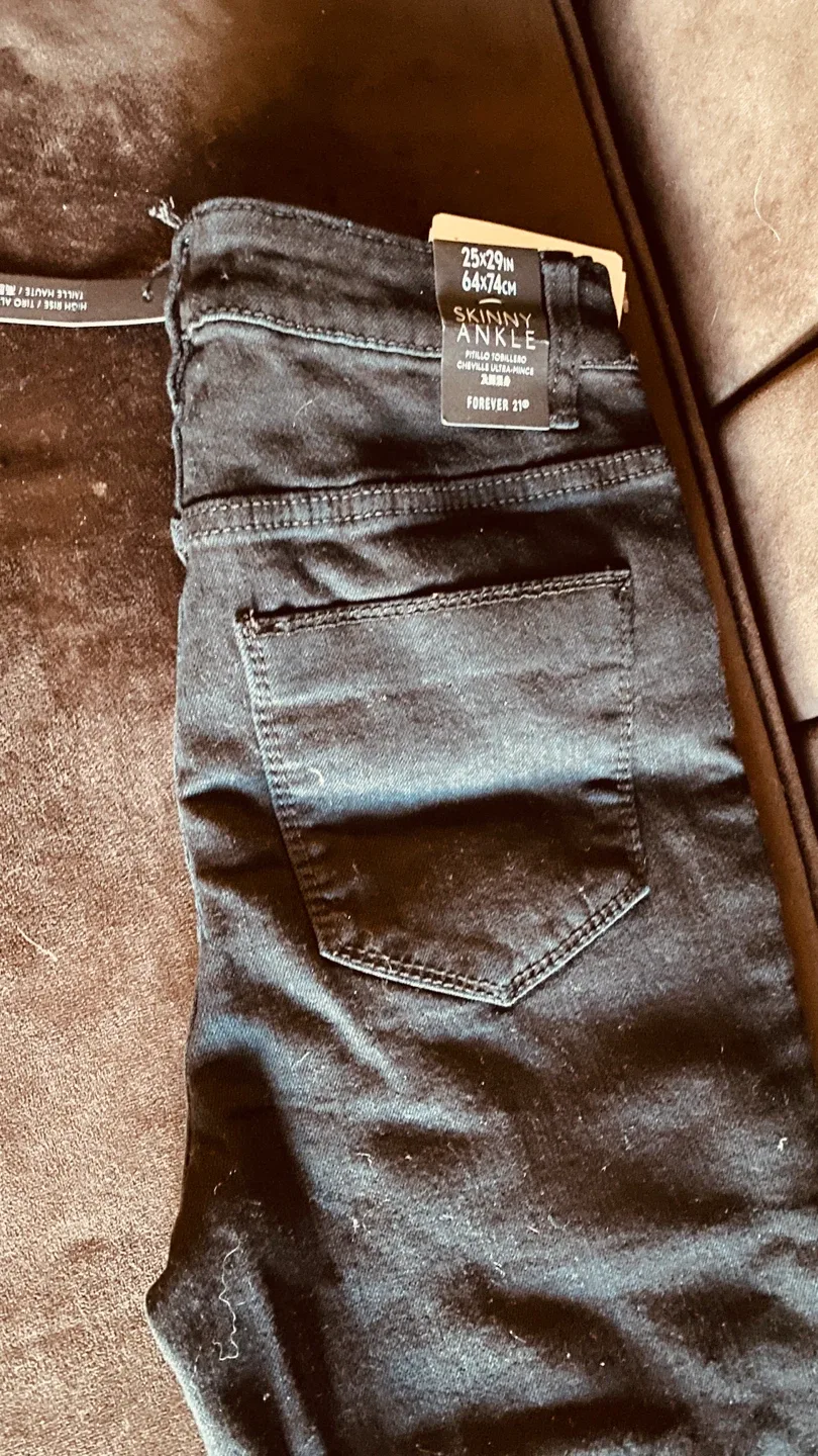 Forever 21 Skinny Ankle Jeans - Size 25