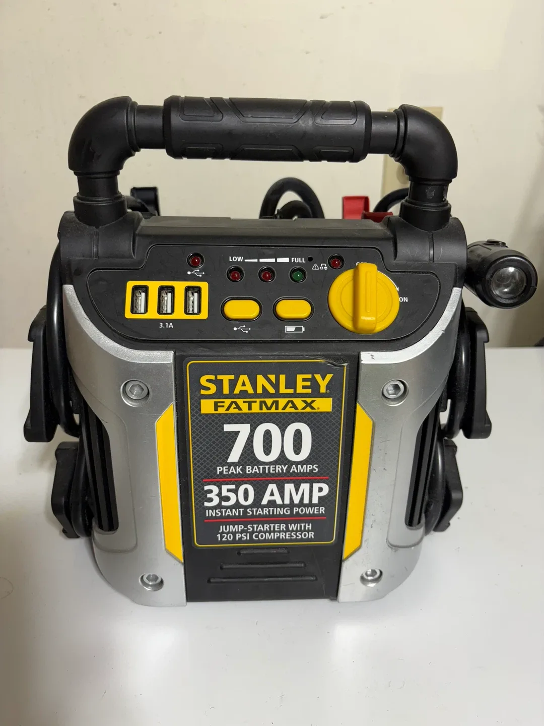 Stanley Fatmax J7CS Portable Power Station Jump Starter image indicator(2)