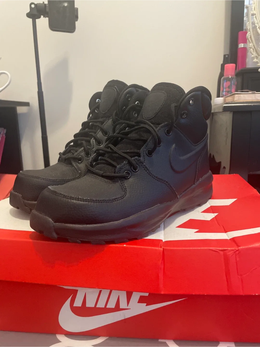 Nike Manoa LTR (GS) Black Youth Size 6Y image indicator(3)