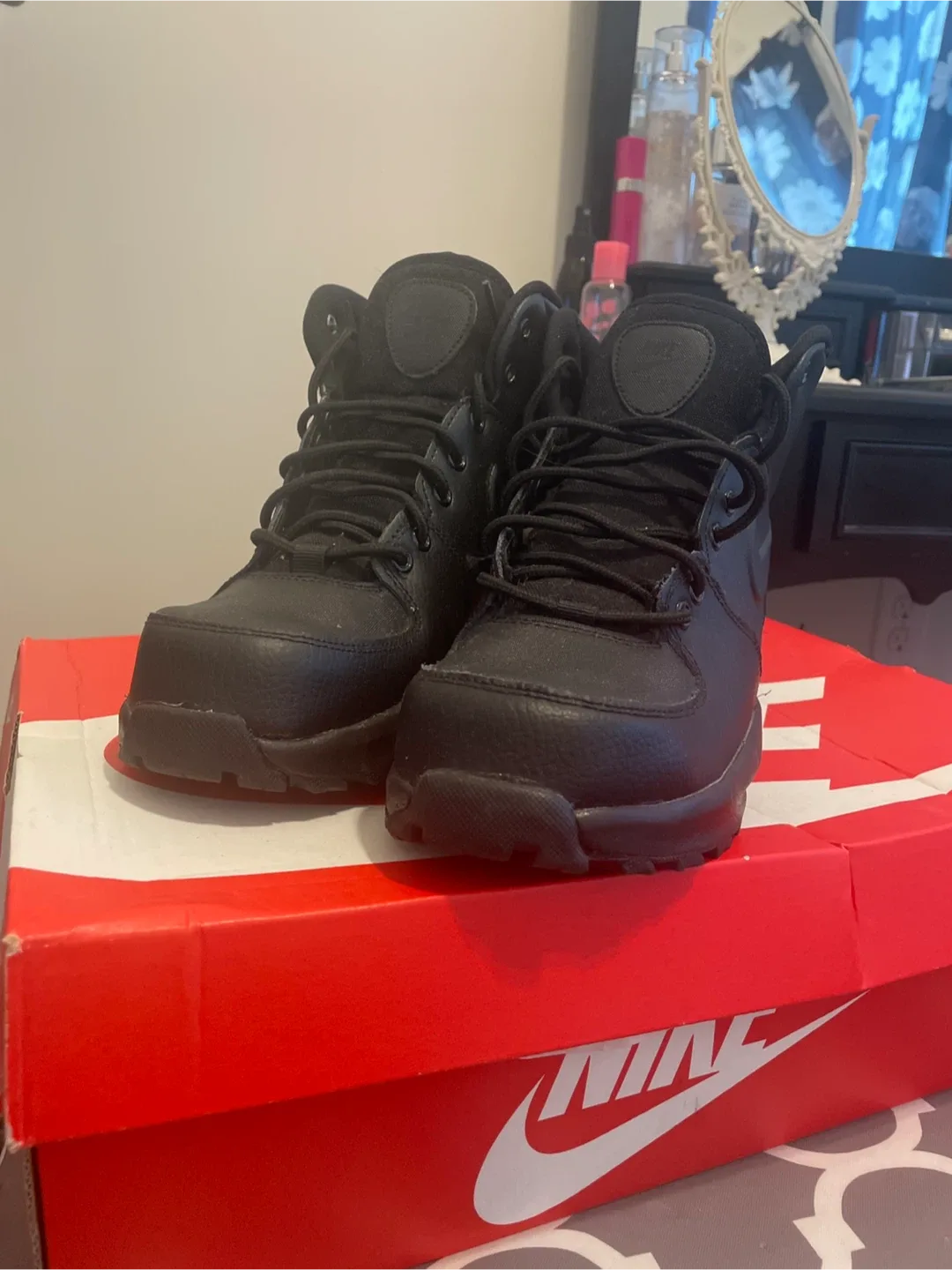 Nike Manoa LTR (GS) Black Youth Size 6Y image indicator(4)