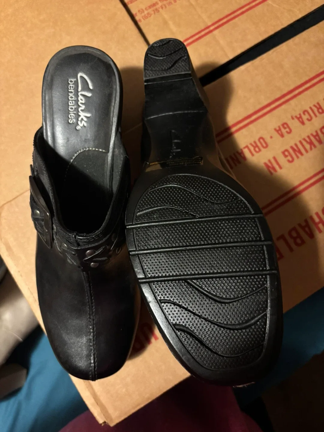 Clarks Bendables Black Leather Mules image indicator(2)