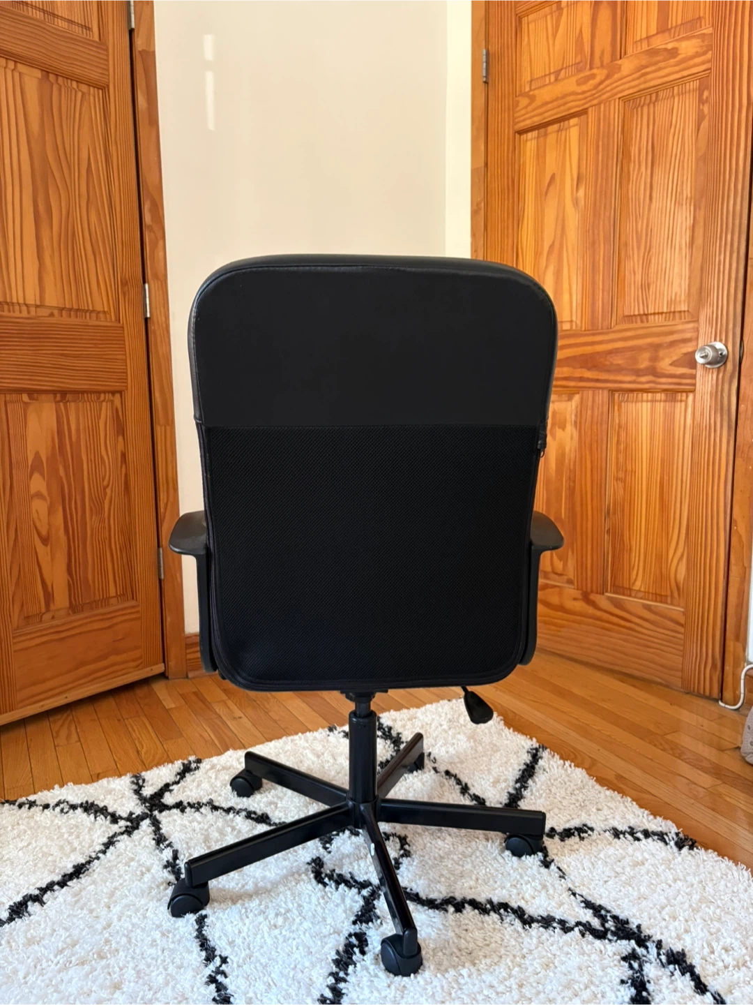 Black Office Chair - photo 3