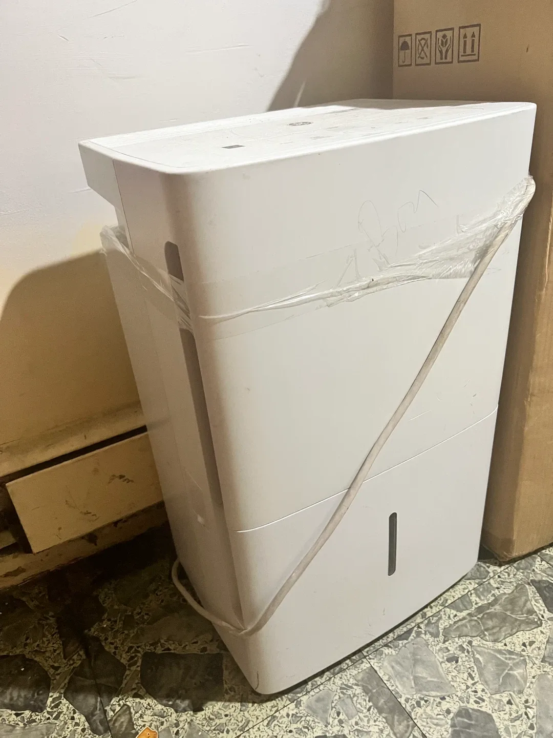 White Dehumidifier image indicator(2)