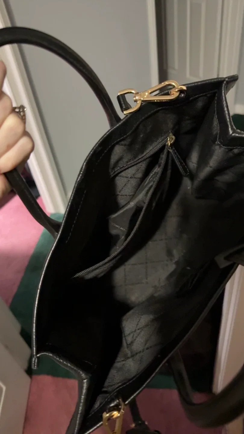 Michael Kors Black Leather Tote Bag image indicator(4)