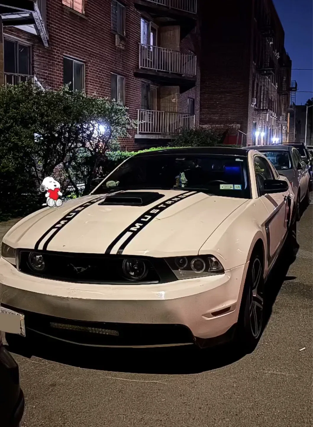 White Ford Mustang GT image indicator(3)