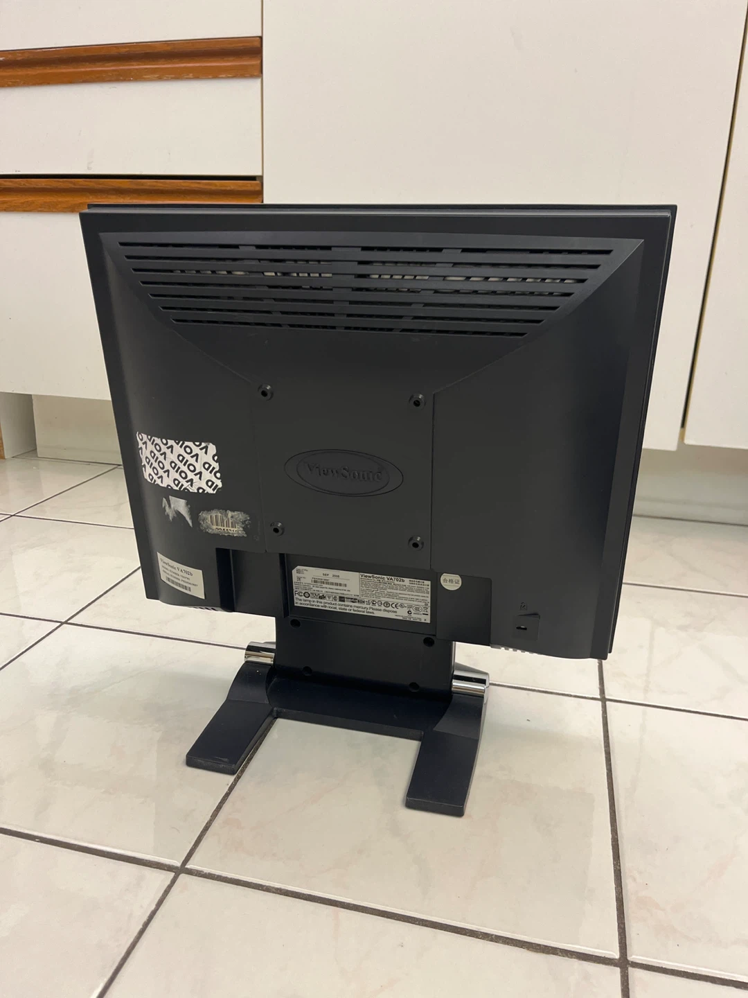 ViewSonic VA702b 17” LCD Monitor - photo 2