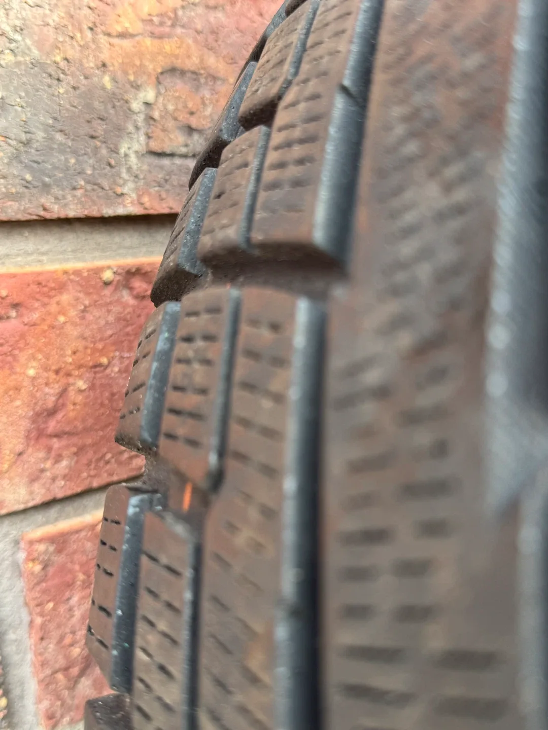 Yokohama IceGuard iG51v Winter Tire 235/65R17 image indicator(2)