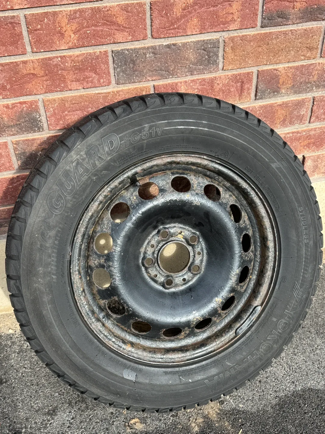 Yokohama IceGuard iG51v Winter Tire 235/65R17 image indicator(3)