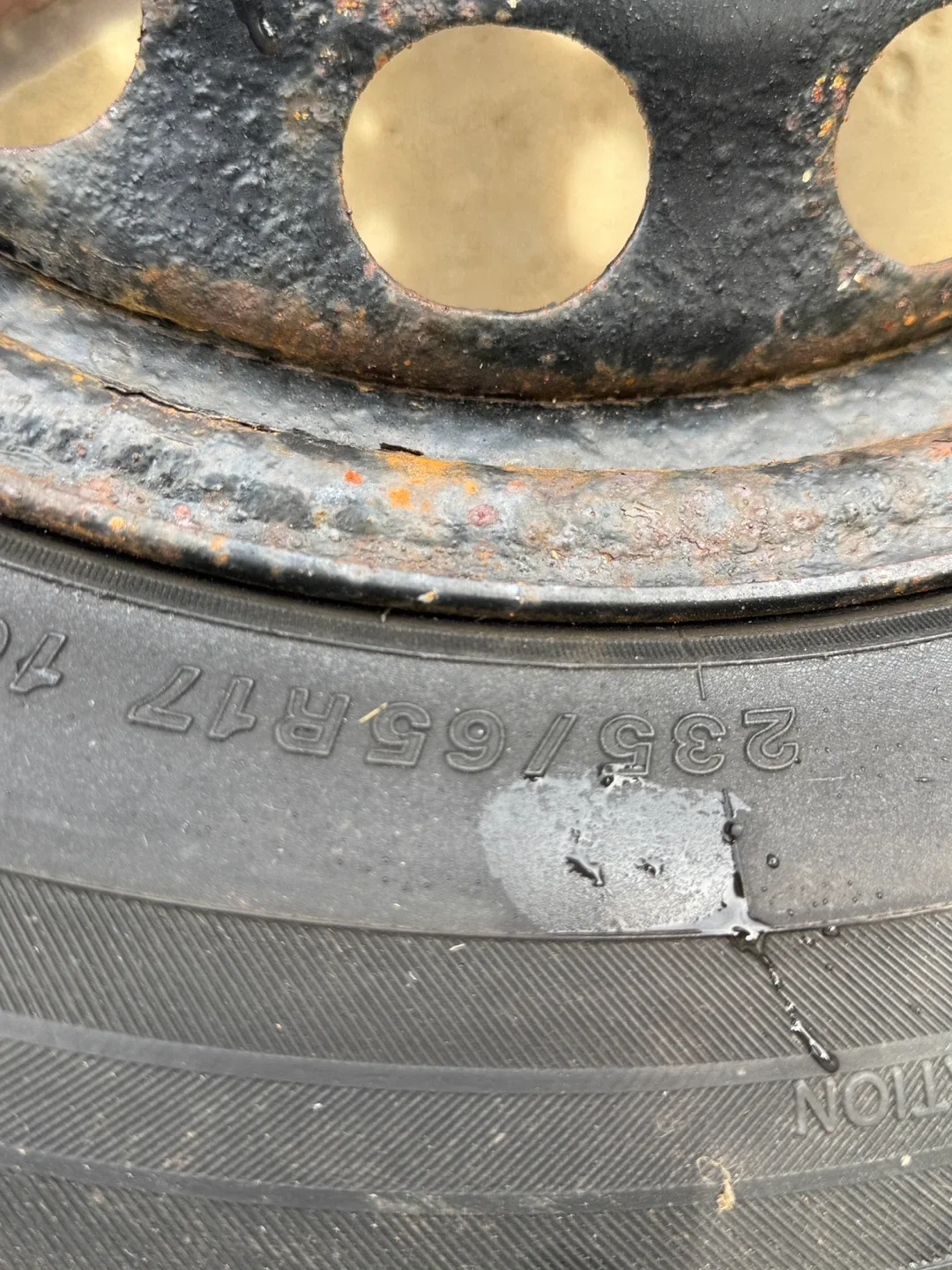 Yokohama IceGuard iG51v Winter Tire 235/65R17 image indicator(5)