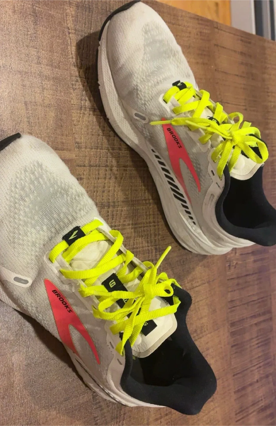 Brooks Launch GTS 9 Running Shoes image indicator(2)