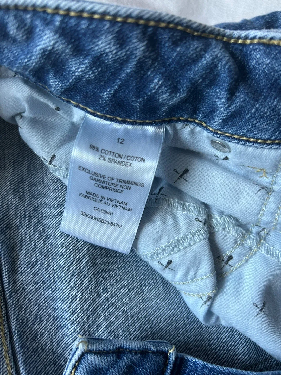 Denver Hayes Curvy Straight Crop Jeans - Size 12 image indicator(3)