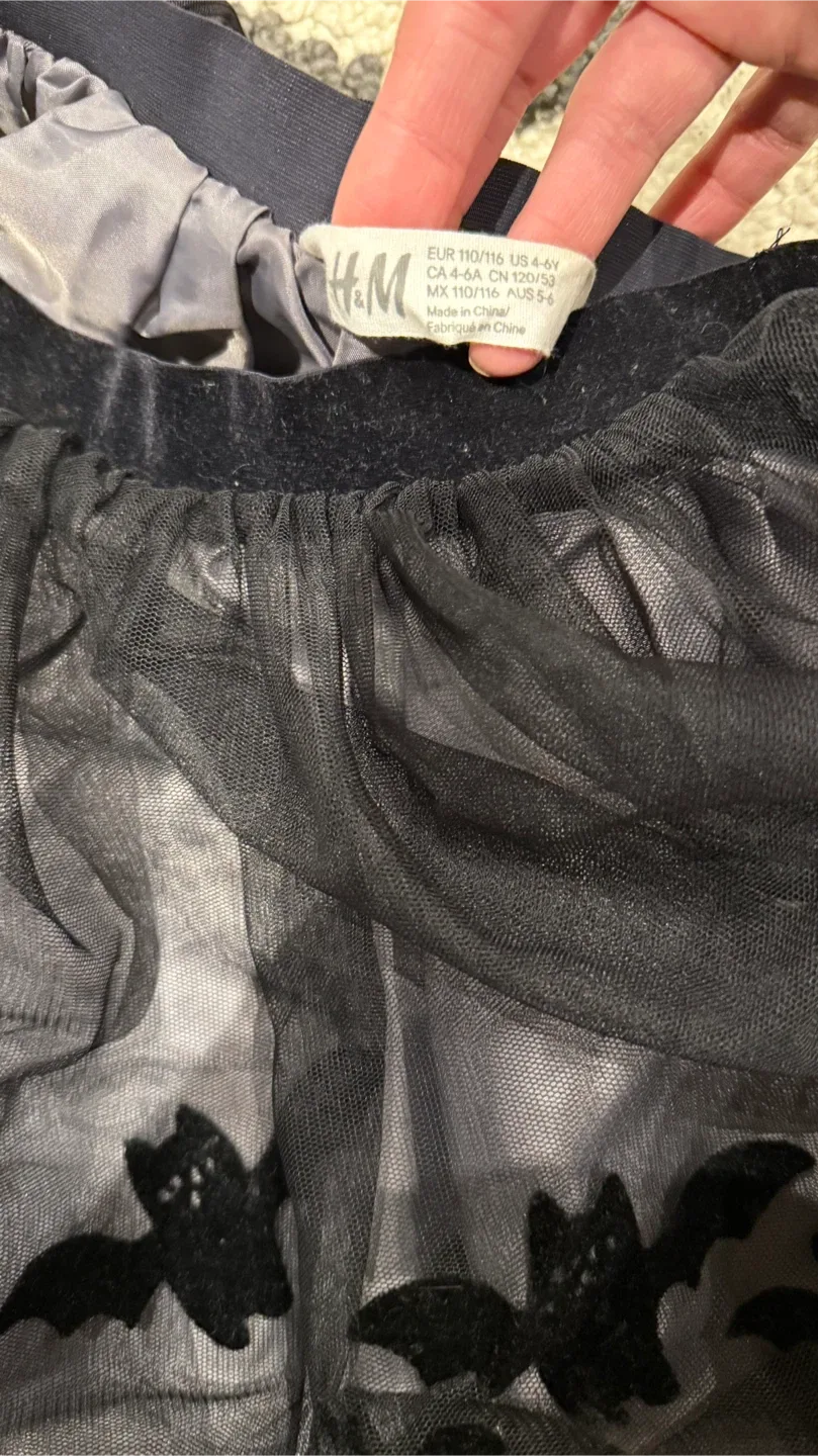 H&M Black Bat Halloween Tulle Skirt Size 4-6Y image indicator(4)