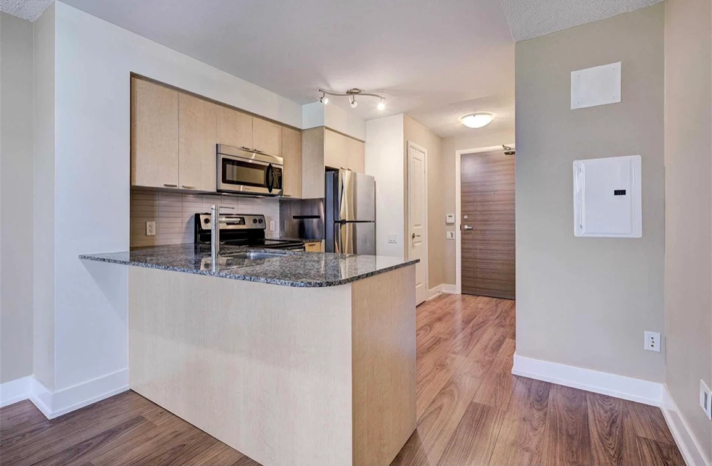 Full (used) kitchen - L shape peninsula layout - photo 3