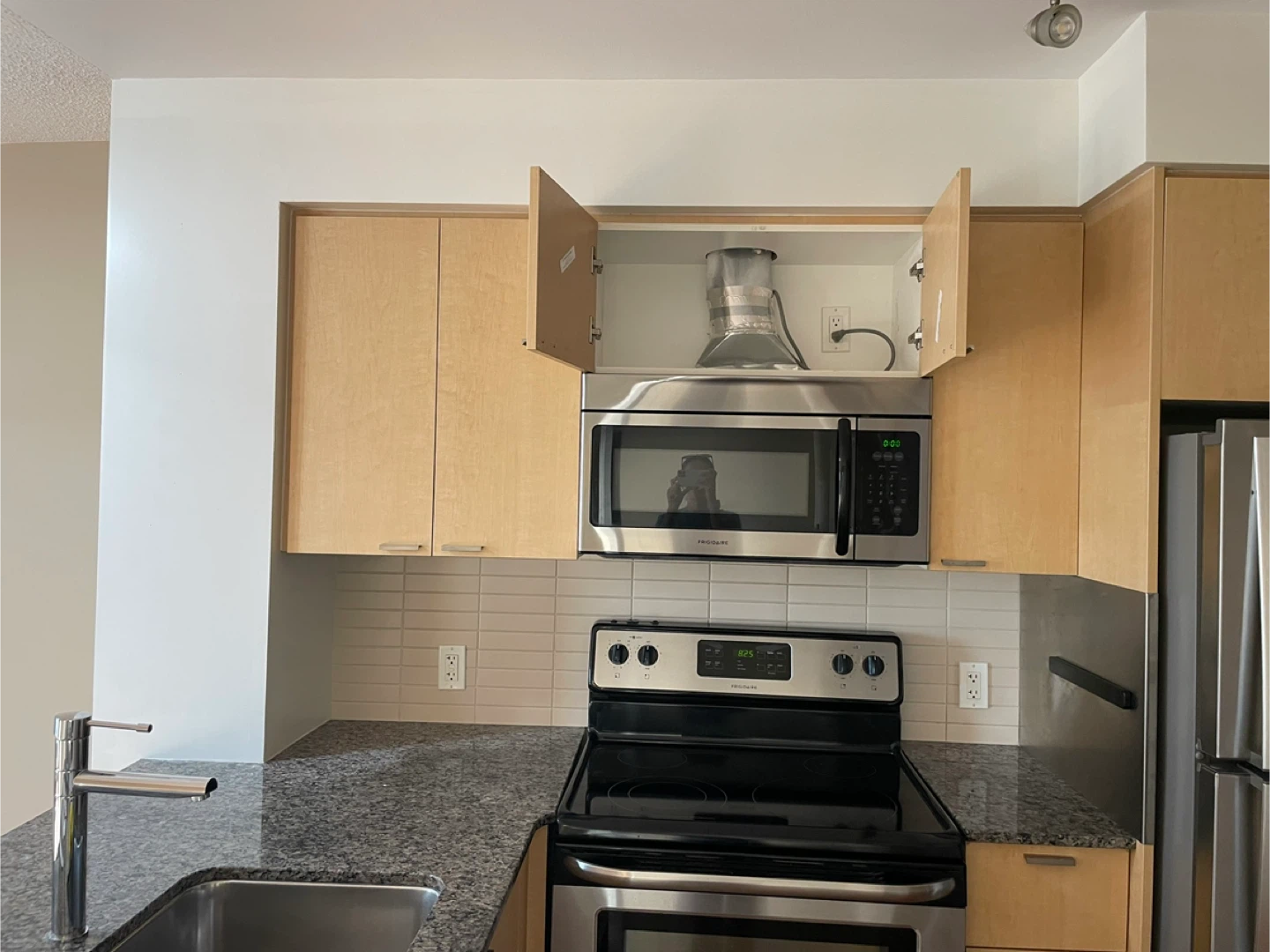 Full (used) kitchen - L shape peninsula layout - photo 5