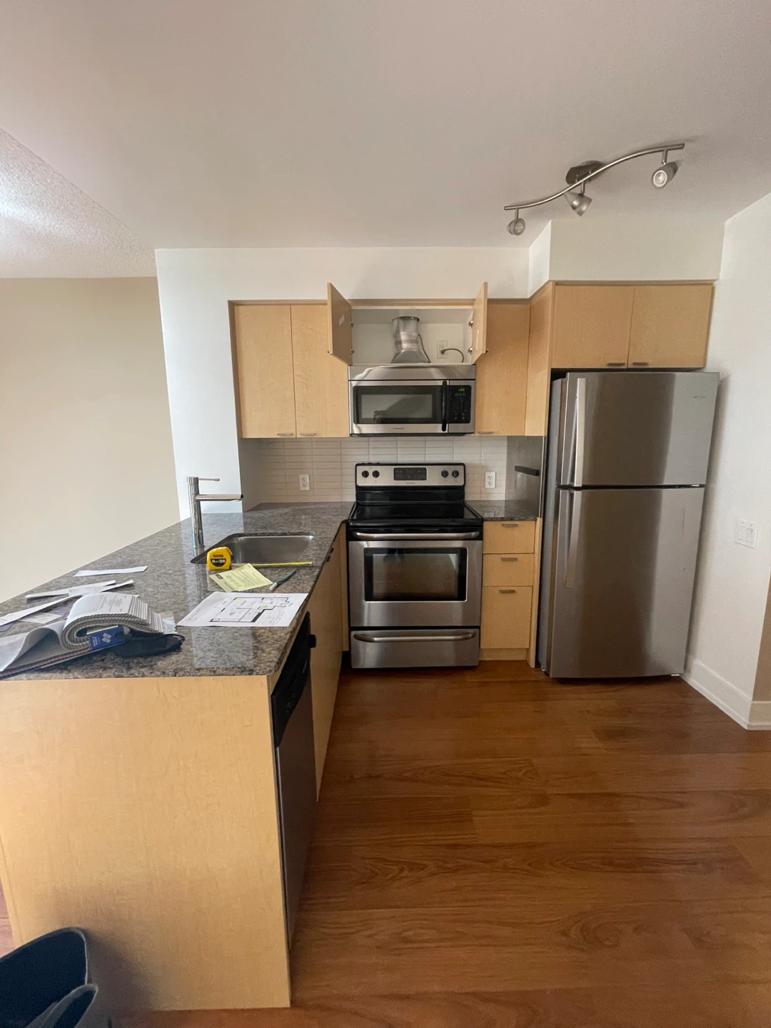 Full (used) kitchen - L shape peninsula layout - photo 4