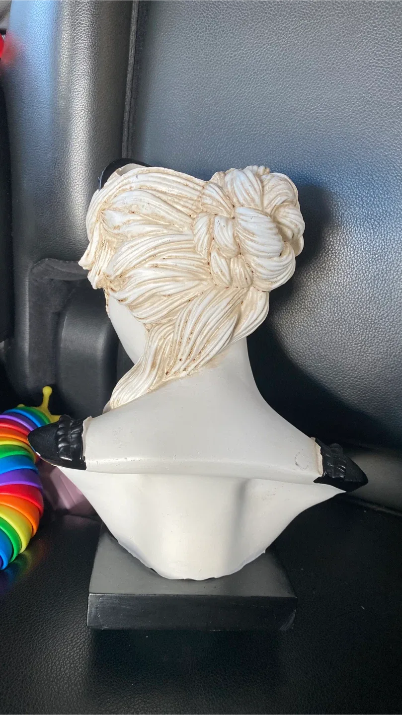 Bust Planter image indicator(4)