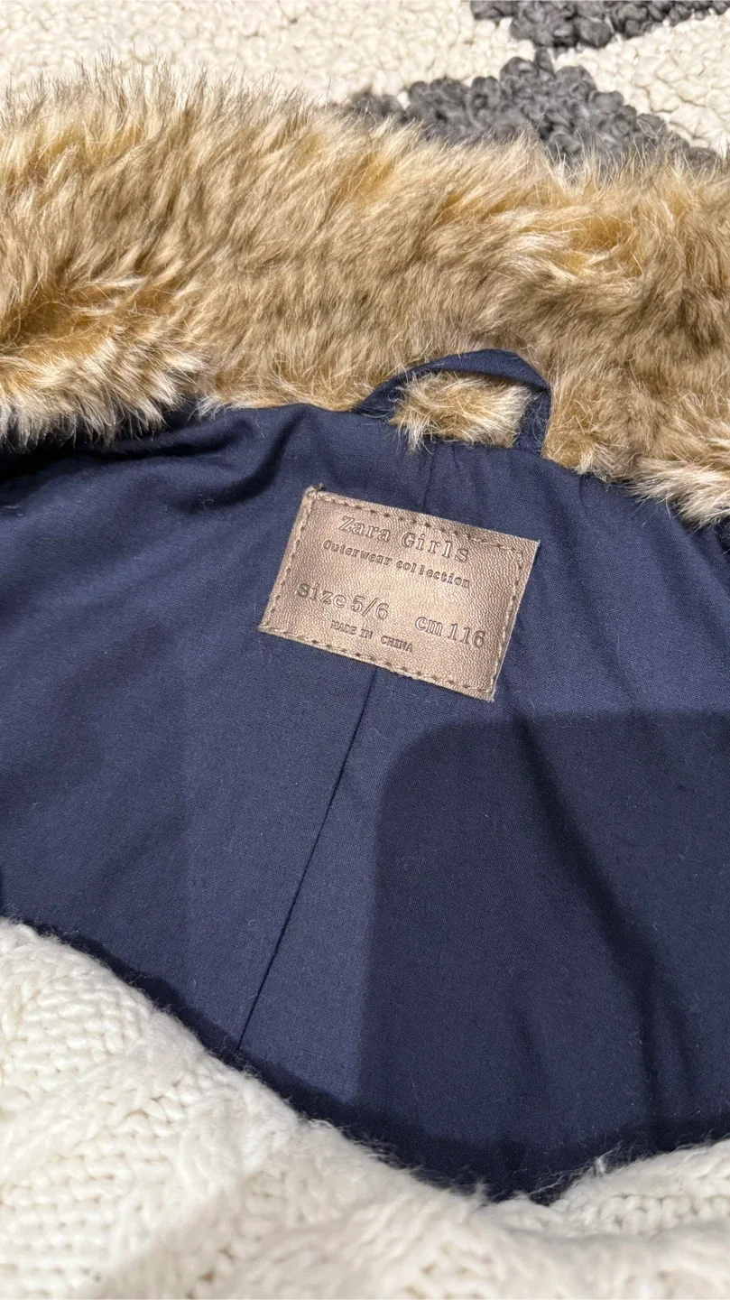 Zara Girls Faux Fur Vest - Size 5/6 image indicator(4)