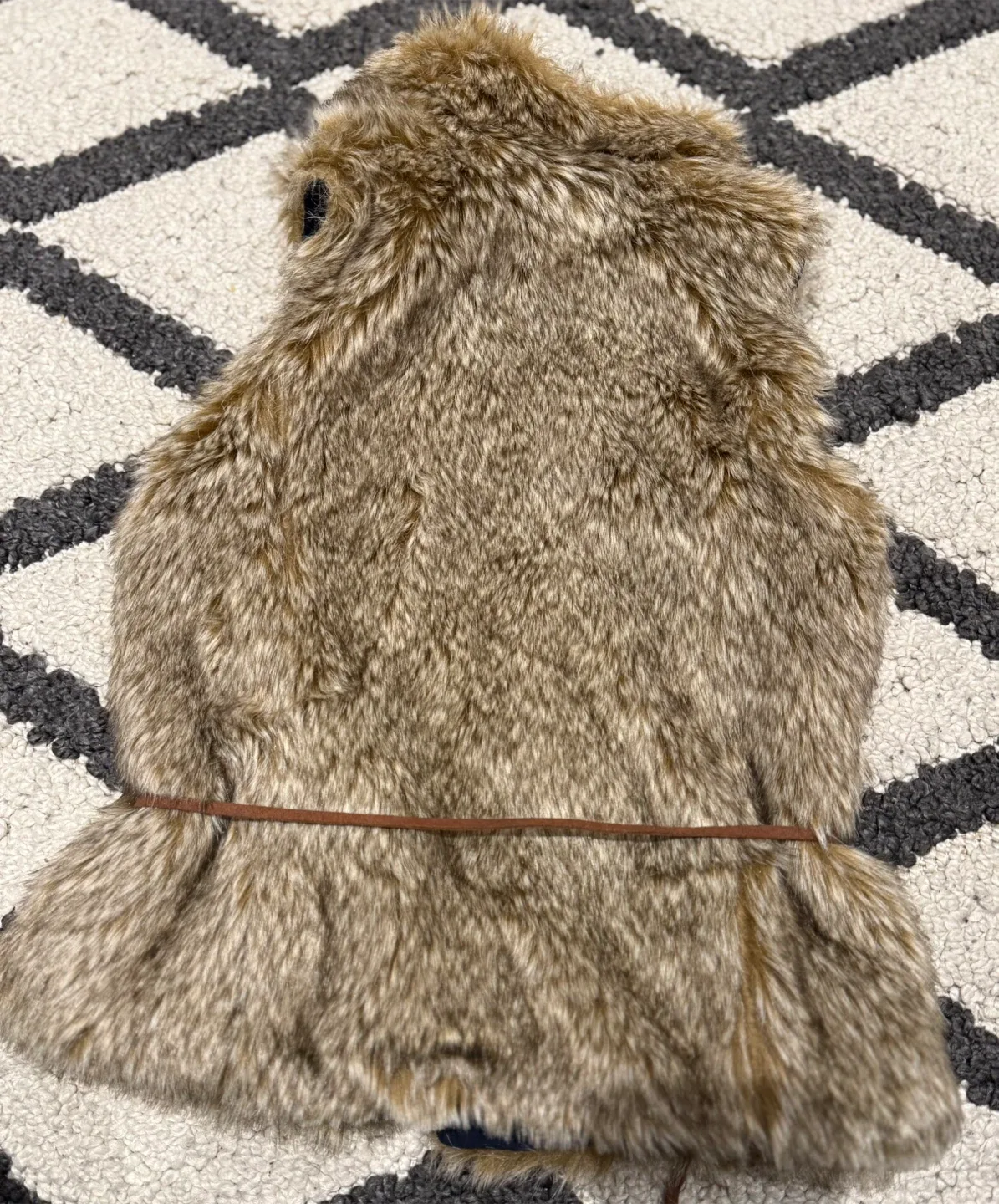 Zara Girls Faux Fur Vest - Size 5/6 image indicator(6)