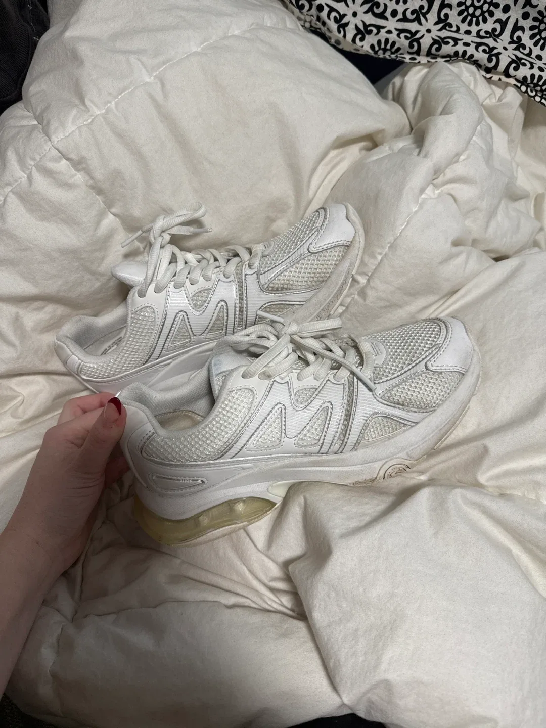 Michael Kors white shoes image indicator(2)