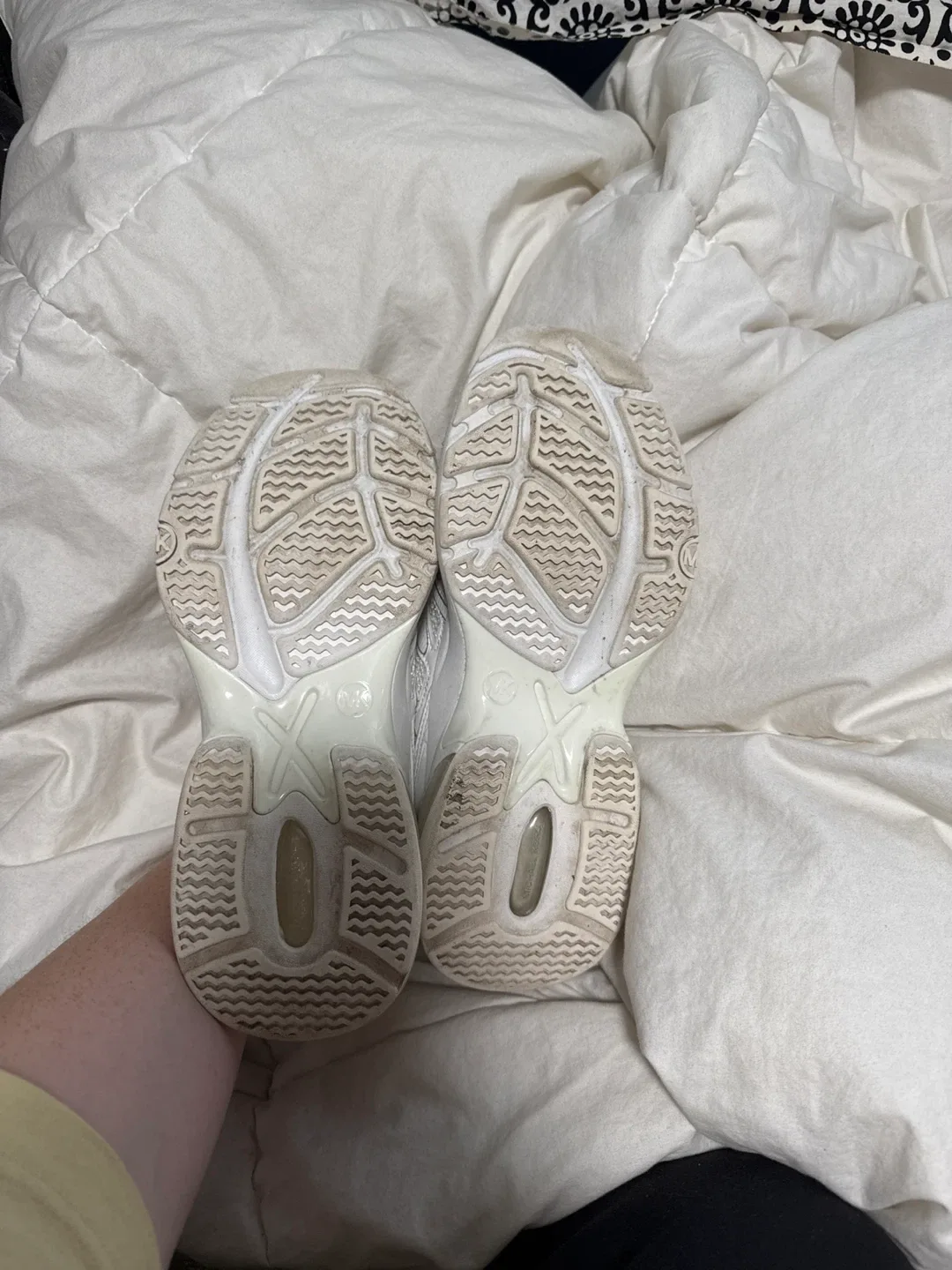 Michael Kors white shoes image indicator(4)