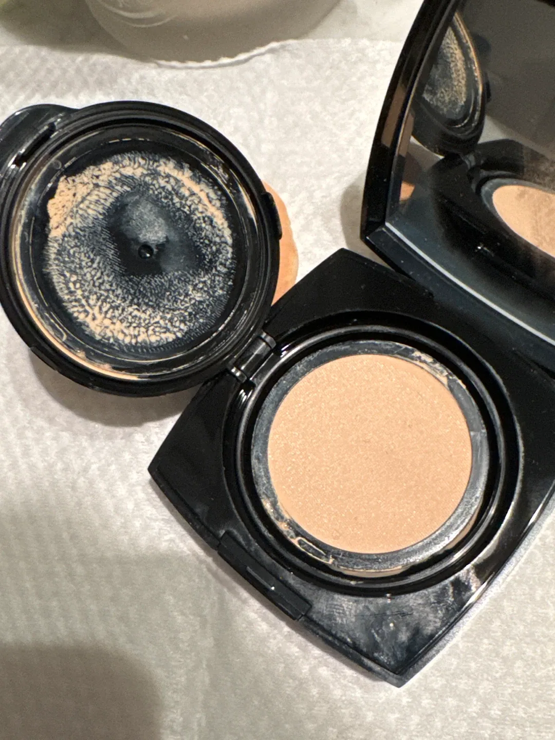 Chanel Les Beiges Healthy Glow Gel Touch Foundation N°10 image indicator(3)