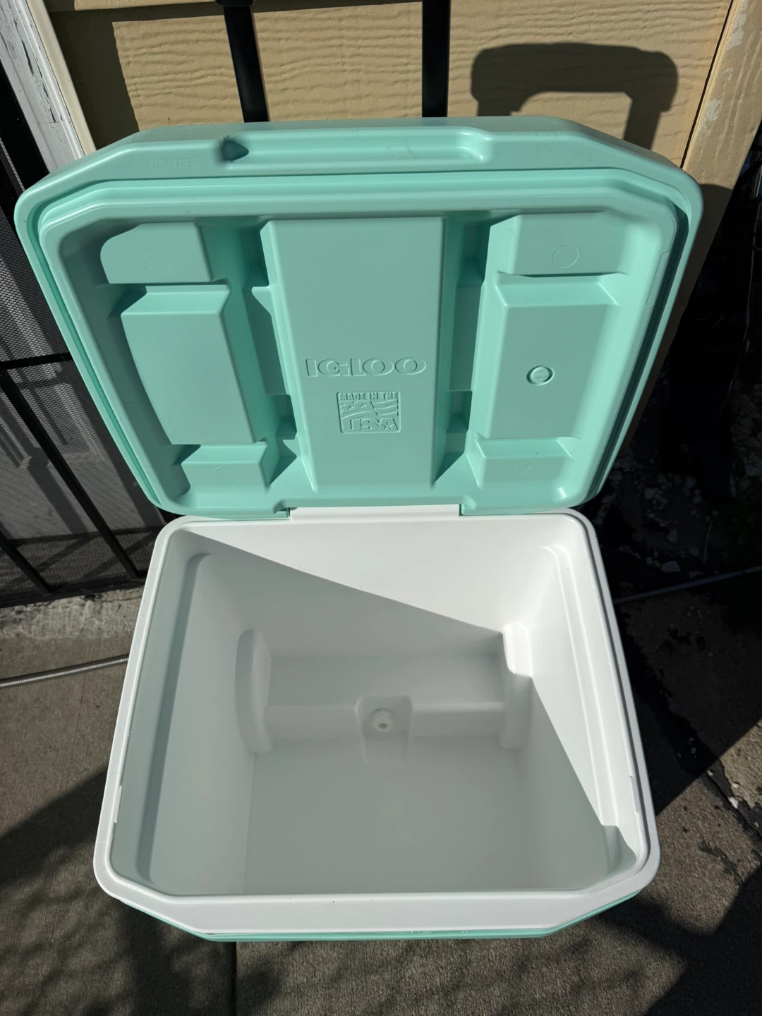 Igloo Latitude 60qt Rolling Cooler - photo 3