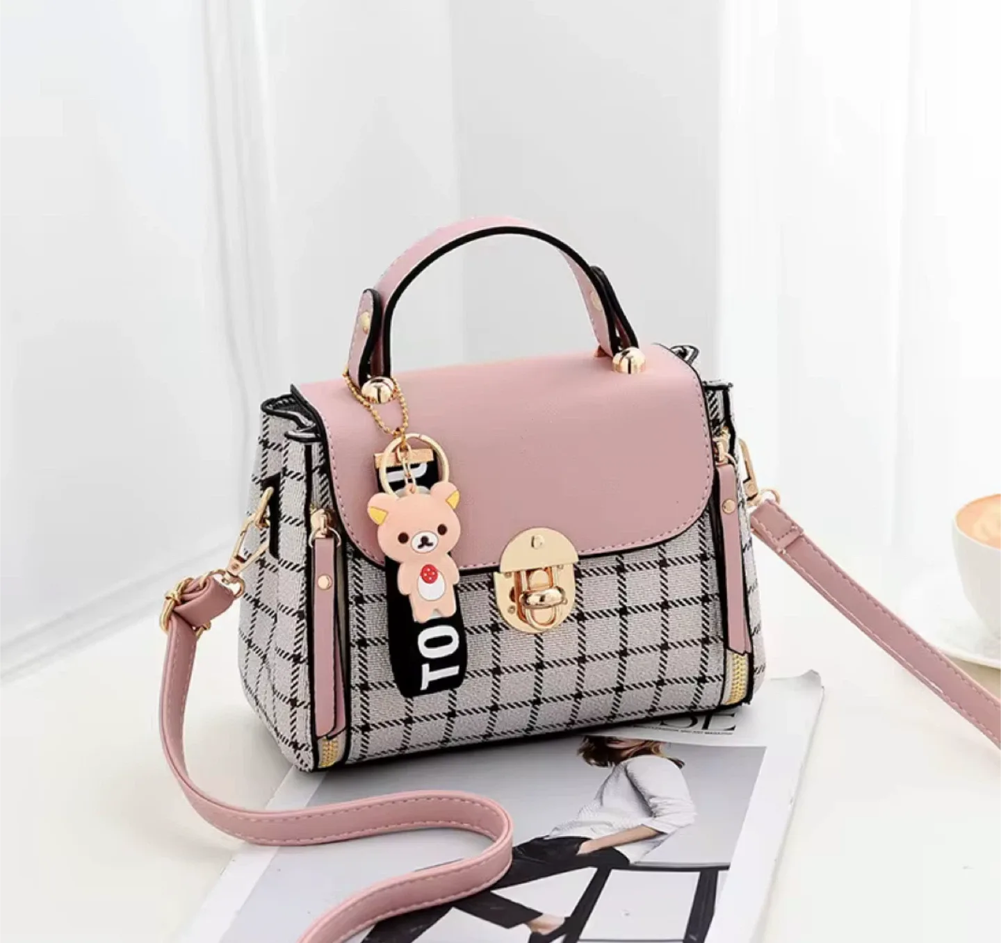 Cute Two-Tone Mini Handbag image indicator(3)