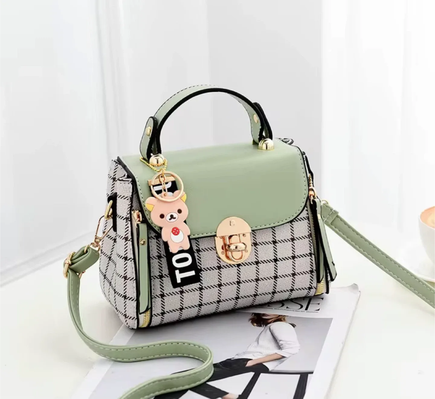 Cute Two-Tone Mini Handbag image indicator(4)