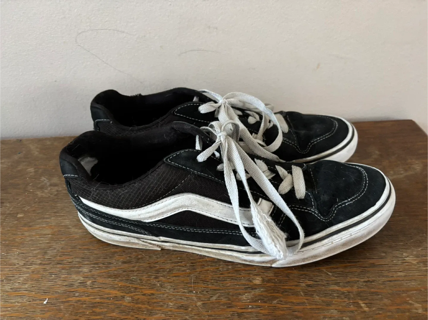 Vans Black/White Sneakers - US 10.5 Men’s image indicator(2)