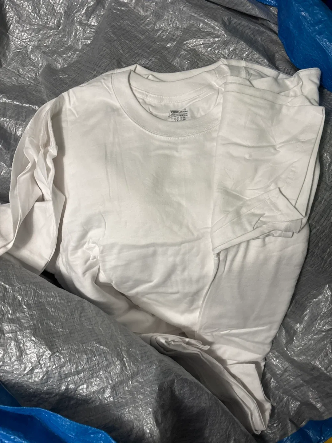 NWOT 4pc Kirkland Signature Men's short Sleeve T-Shirt - XL thumbnail