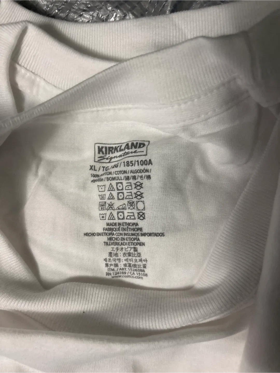 NWOT 4pc Kirkland Signature Men's short Sleeve T-Shirt - XL image indicator(2)