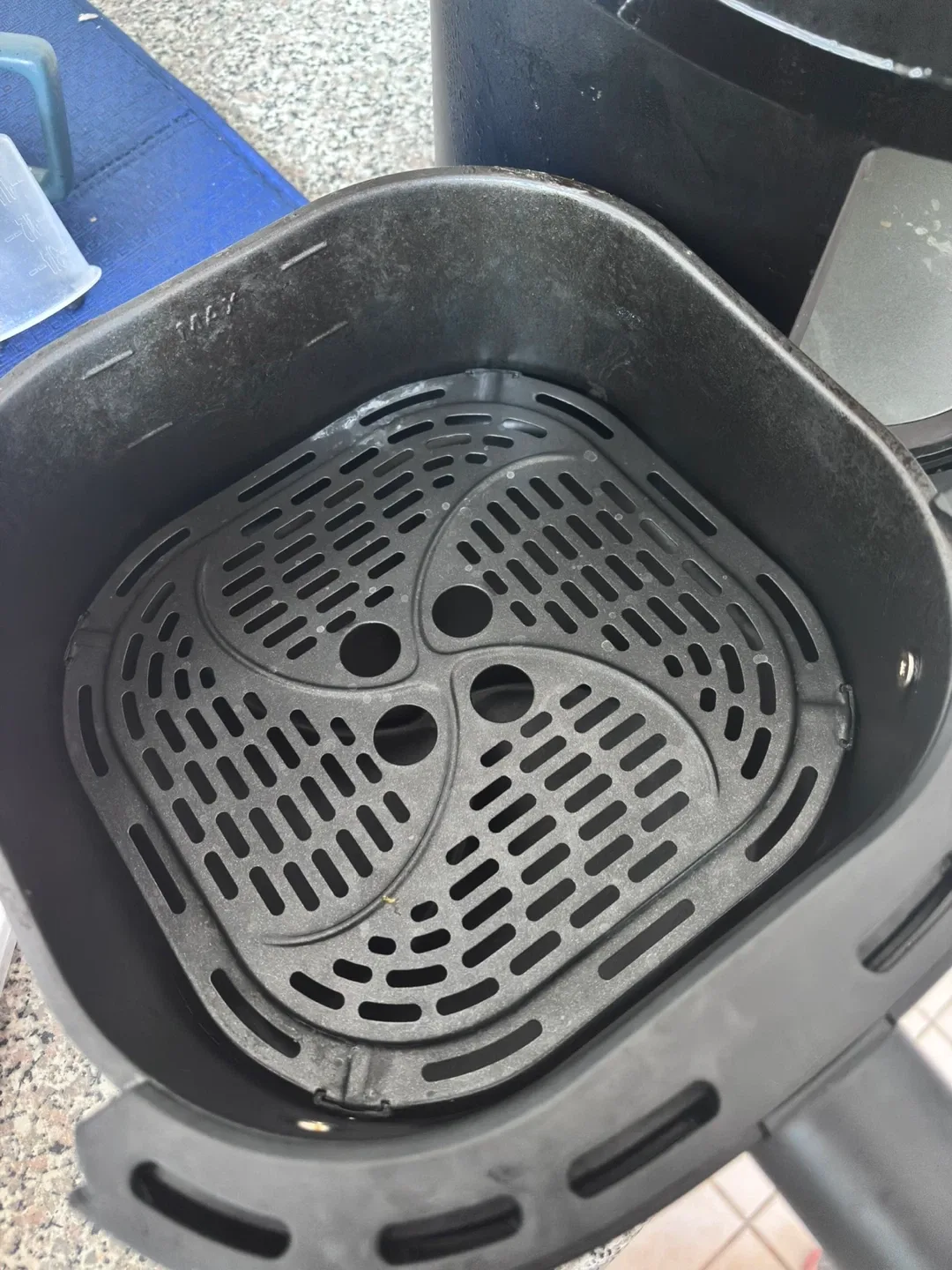 MOVING SALE! Philips Air Fryer (4.4qt) image indicator(3)