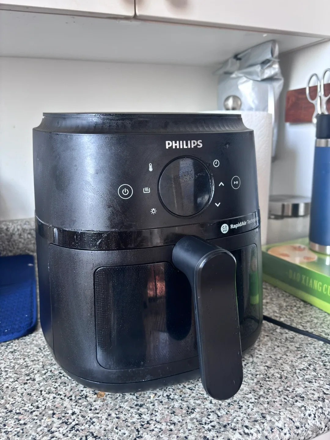 MOVING SALE! Philips Air Fryer (4.4qt) image indicator(2)