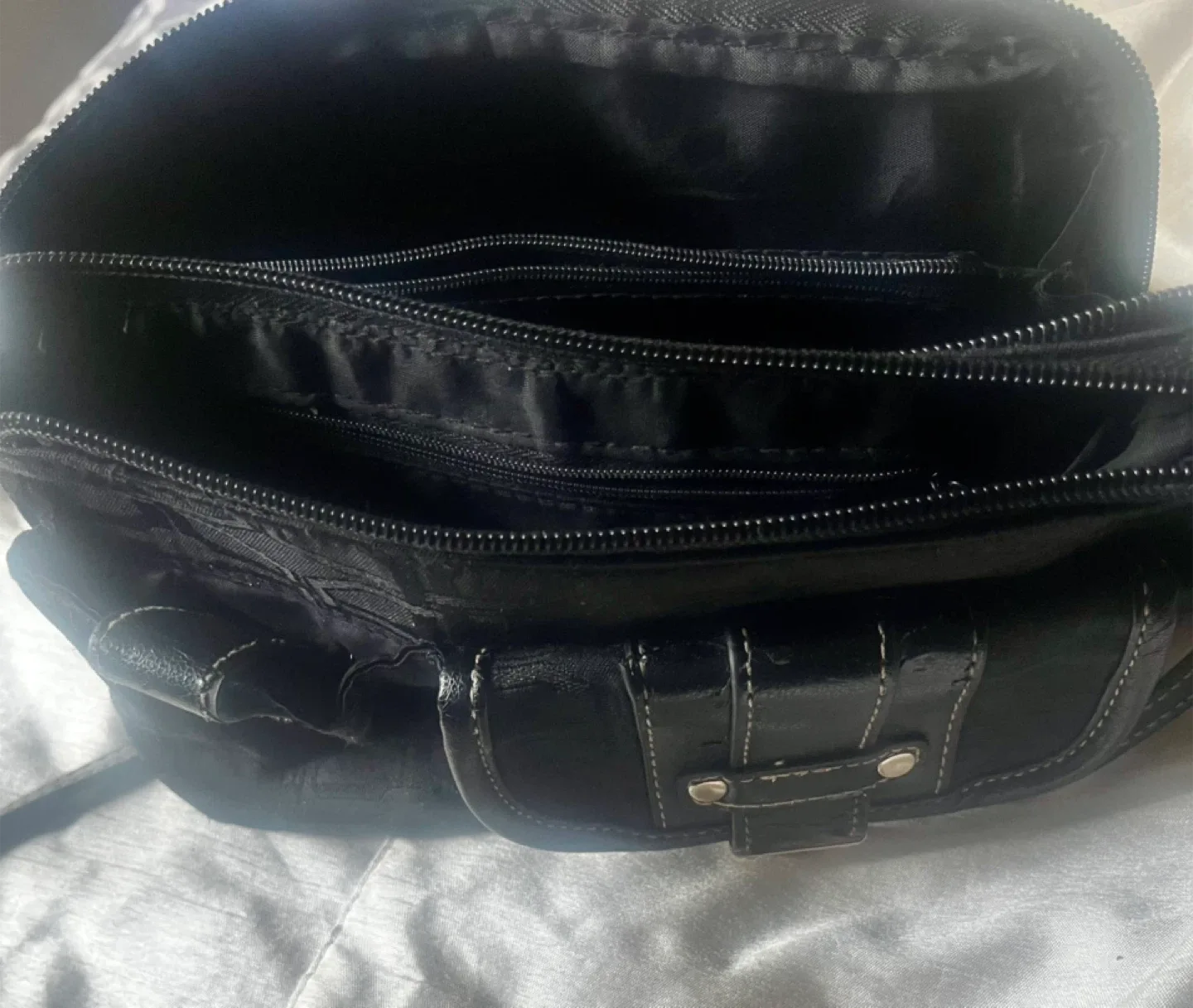 Reaction Kenneth Cole Black Crossbody Bag image indicator(3)