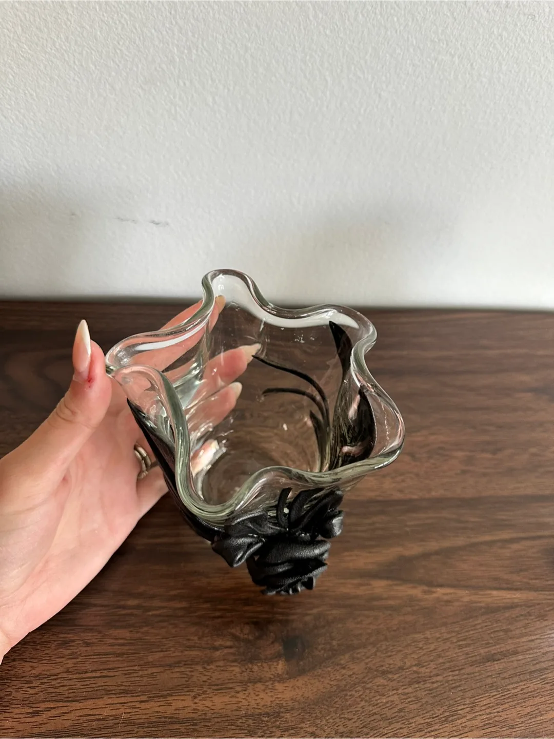 Polish Glass Vase with Black Leather Rose image indicator(3)