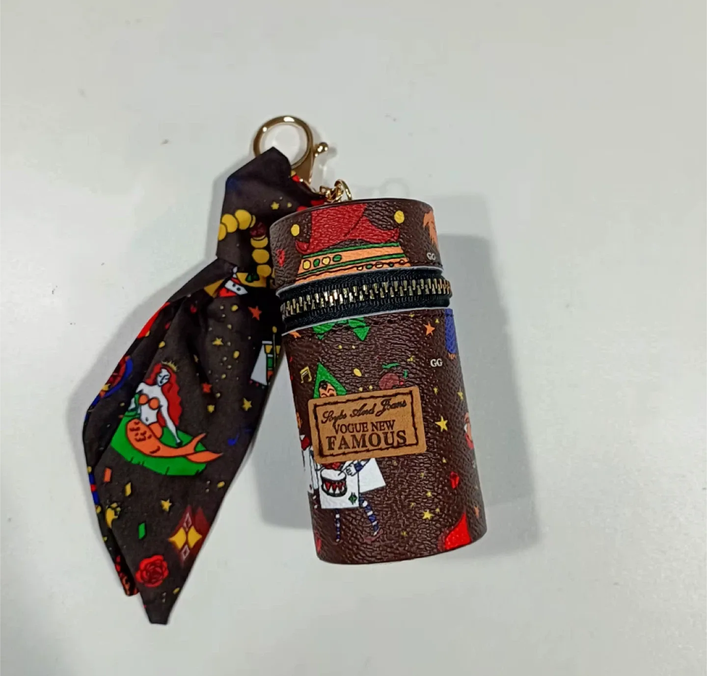 Vogue New Famous Cylinder Keychain image indicator(9)