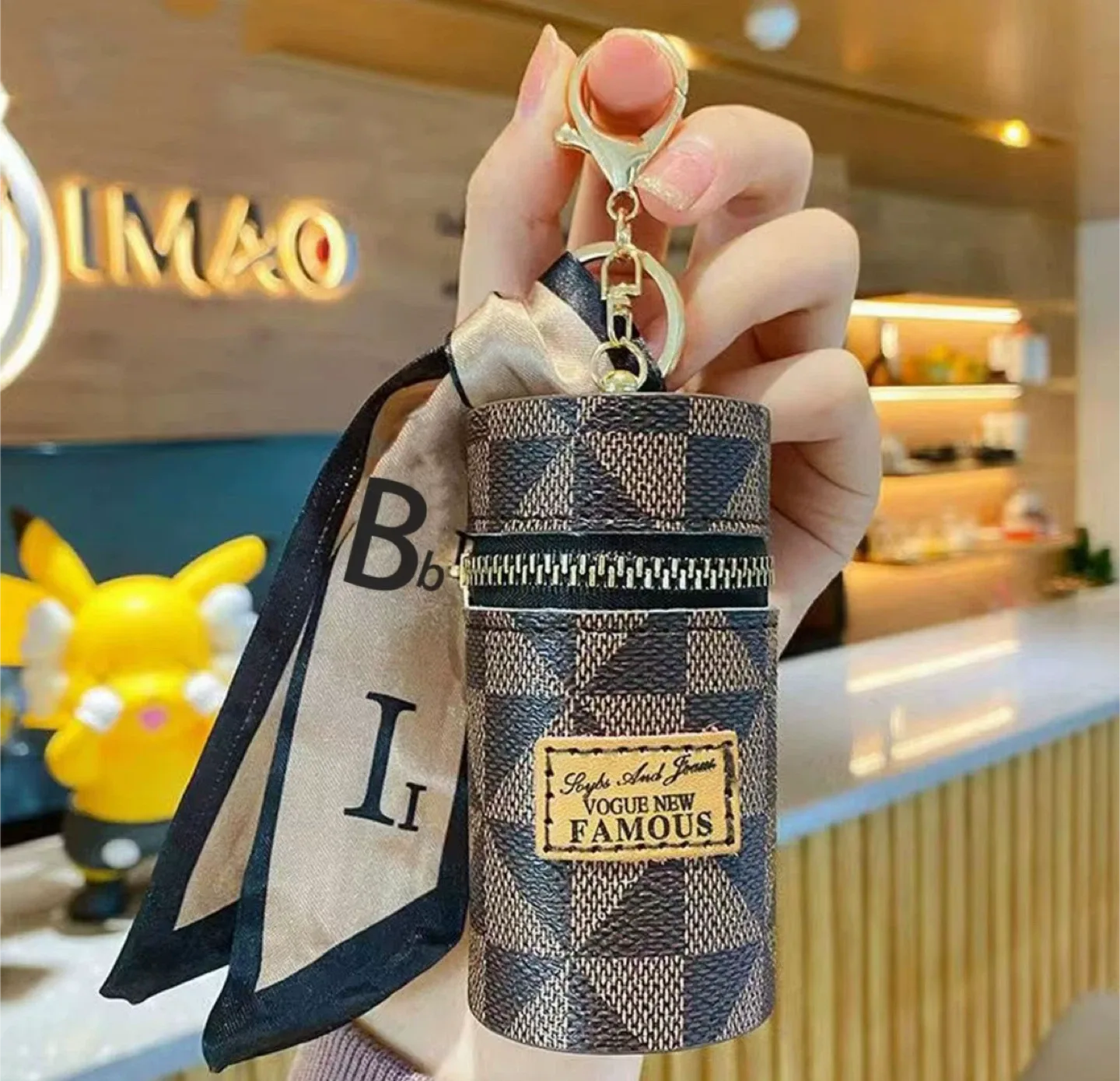 Vogue New Famous Cylinder Keychain image indicator(7)