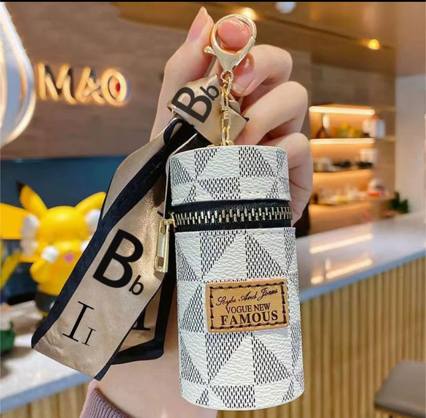 Vogue New Famous Cylinder Keychain image indicator(2)