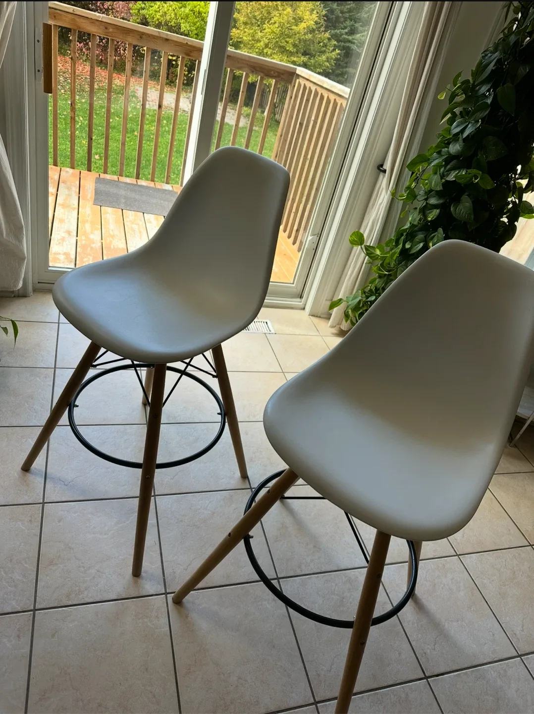 Modern White Bar Stools - Set of 2 image indicator(2)