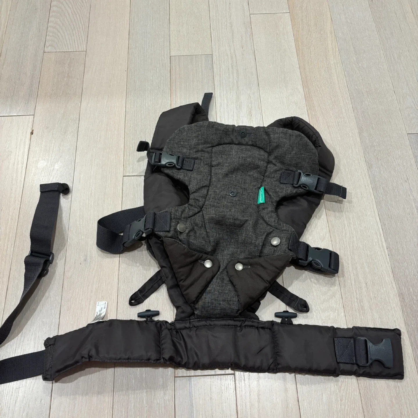 Infantino Flip 4-In-1 Convertible Baby Carrier Gray image indicator(2)