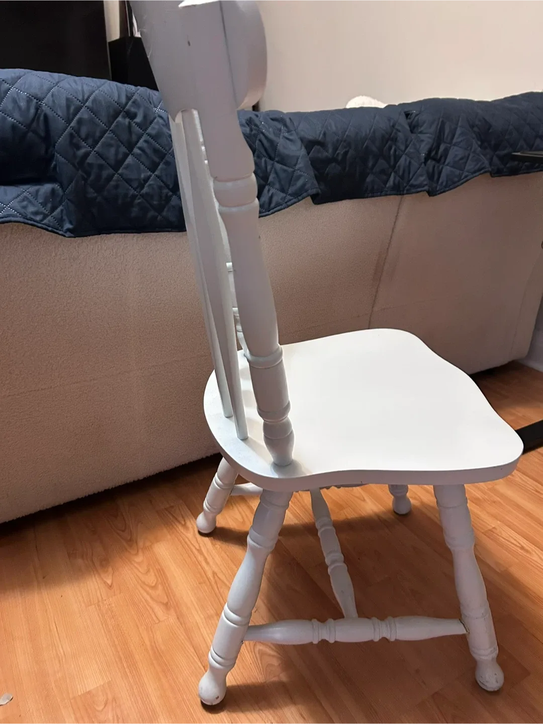 Round Wooden Dining Table with Chair image indicator(4)