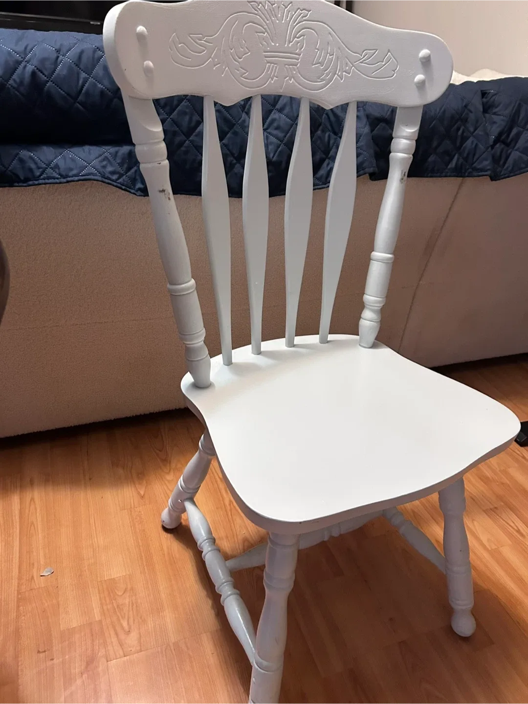 Round Wooden Dining Table with Chair image indicator(5)